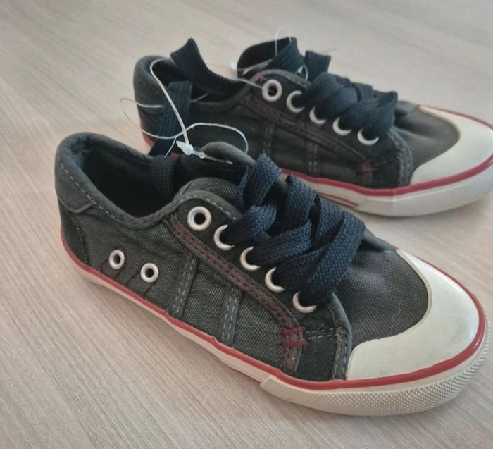 Chaussures toile garçon neuve taille 28
