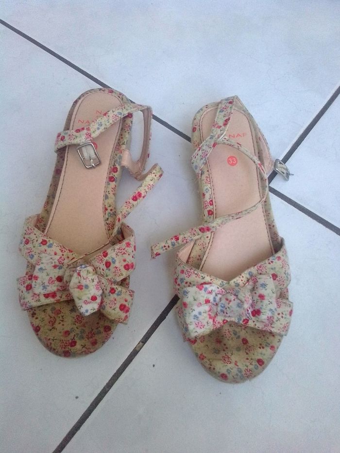 Lot de 3paires de chaussures taille 33(chaussons Bellamy, sandalette nafnaf,chaussures de randonnée) - photo numéro 5