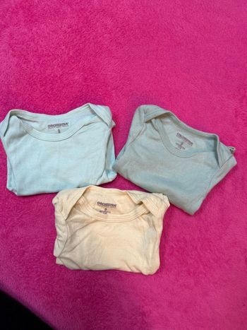 Lot 3 bodies manches courtes 9 mois