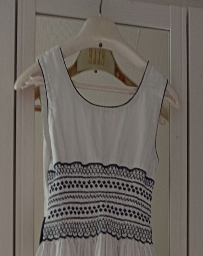 robe brodée 10 ans - photo numéro 3