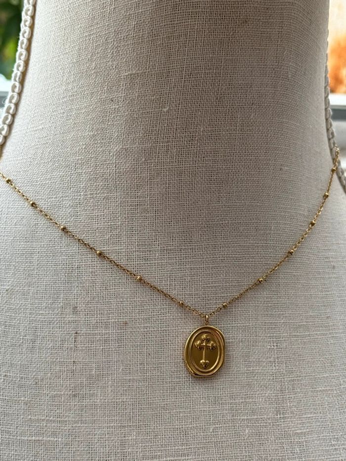Collier chaîne boules réglable médaille croix en relief marque mira mira - photo numéro 2