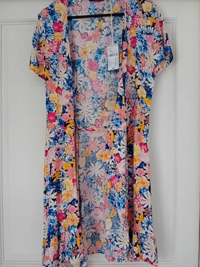 Robe portefeuille fleuri kiabi 38 neuf - photo numéro 3