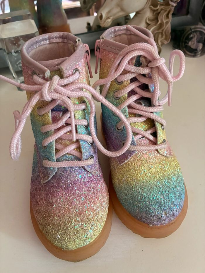Bottes arc-en-ciel à paillettes , taille 22, Primark. - photo numéro 2