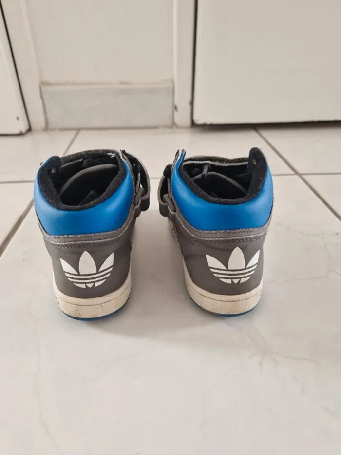 Baskets Adidas enfant taille 24 - photo numéro 5