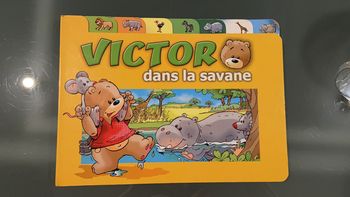 Victor dans la savane