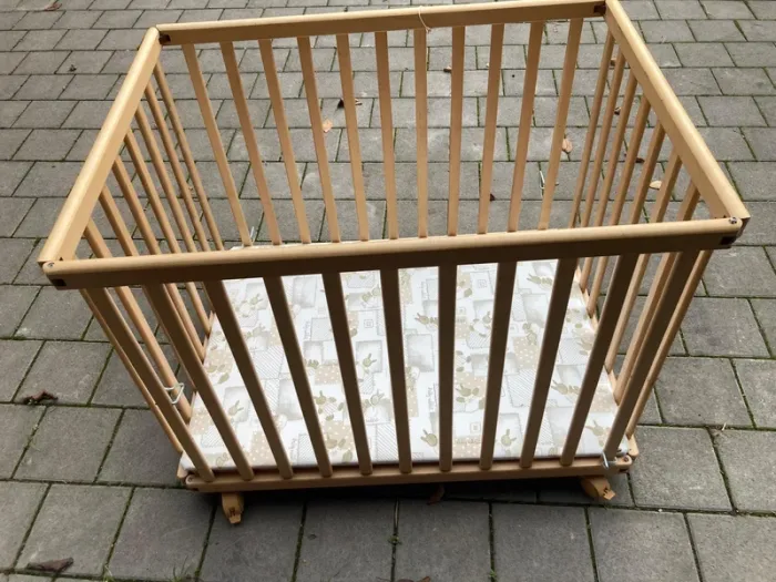 Parc enfant en bois 70 cm x 95 cm environ