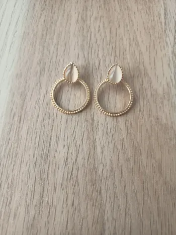 Boucles d'oreilles dorées pierre blanche créoles neuves