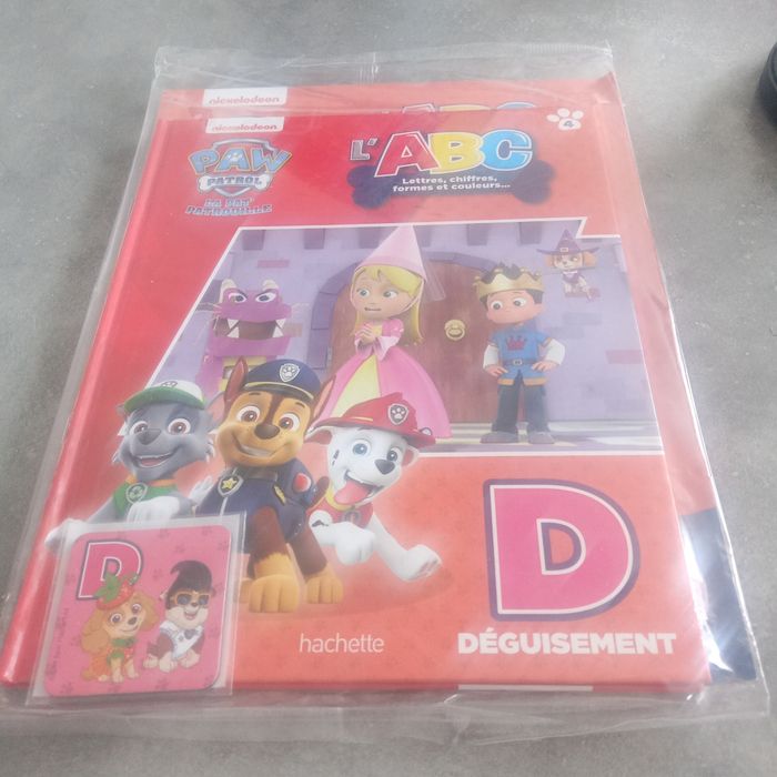 Livre de collection de l'alphabet numéro D