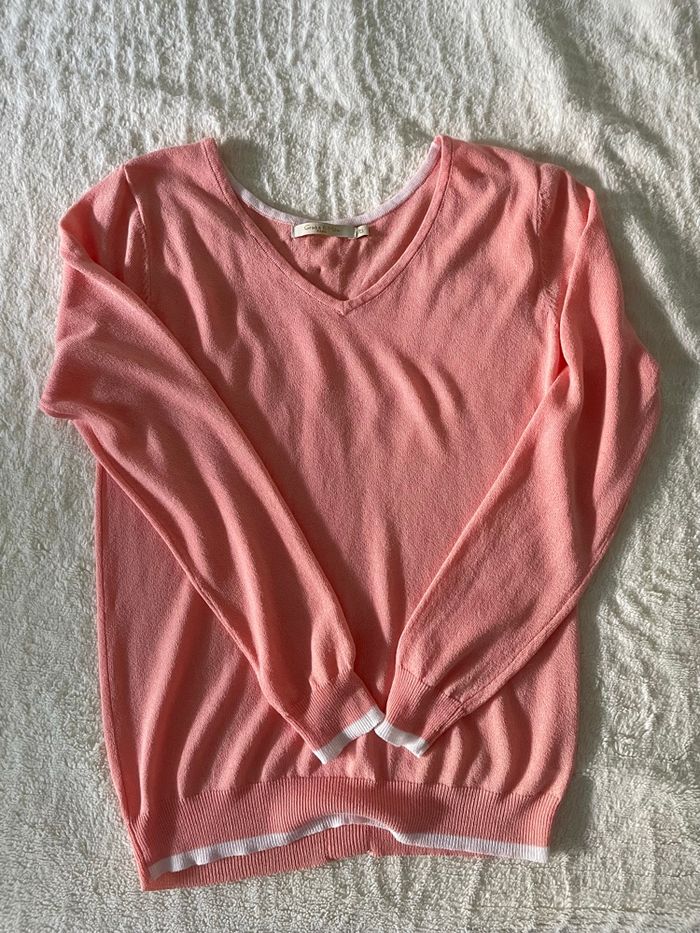 Pull léger rose corail et noeud blanc - photo numéro 5