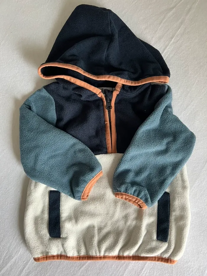 Sweat a capuche polaire 18 M