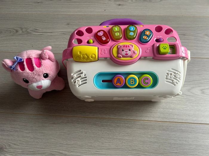 Petit chat et sa box magique vtech
