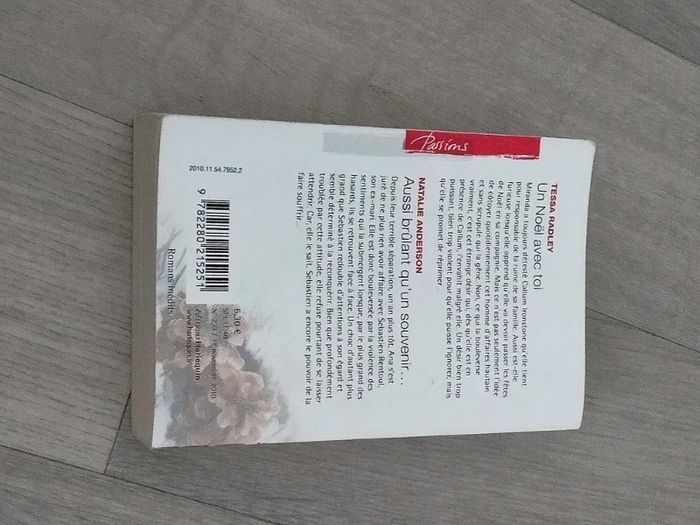 2en1 romans inédits Un noël avec toi et Aussi brûlant qu'un souvenir - 7577569075 - photo numéro 10