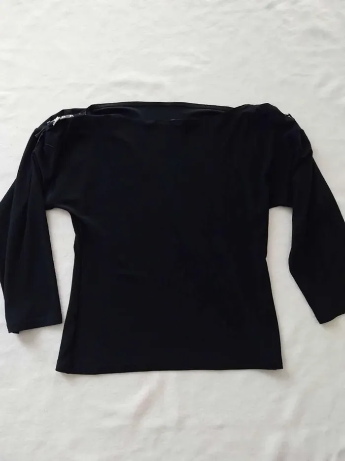 Haut noir avec boucle epaule T38/40 - photo numéro 4