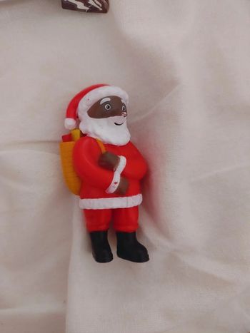 Figurine petit ours brun en père Noël