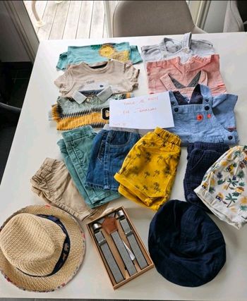 Lot de 15 vetements taille 12 mois.