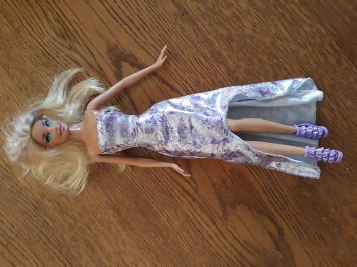 Lot de 3 Barbie avec 2 tenues chacune - photo numéro 6
