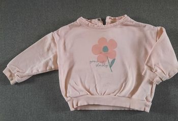 Sweat rose avec dessin fleur