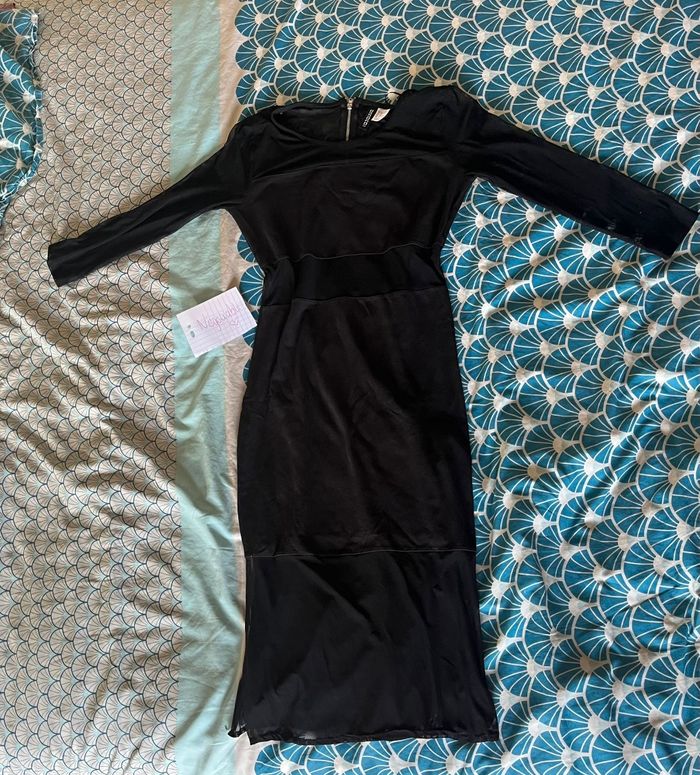 Robe noire mi-transparente - photo numéro 2