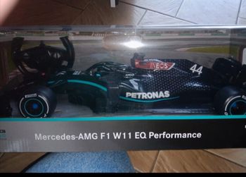 Voiture radiocommandée 