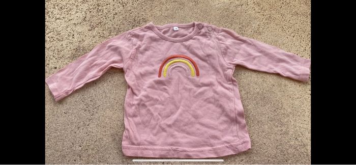Tee shirt rose arc en ciel neuf