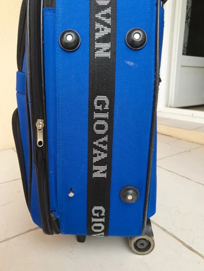 Valise cabine à roulettes et à code - photo numéro 4