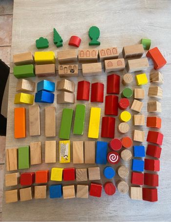Lot 88 cubes en bois toutes formes et couleurs