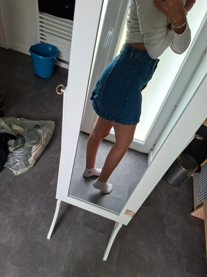 Jupe en jean à boutons - photo numéro 4