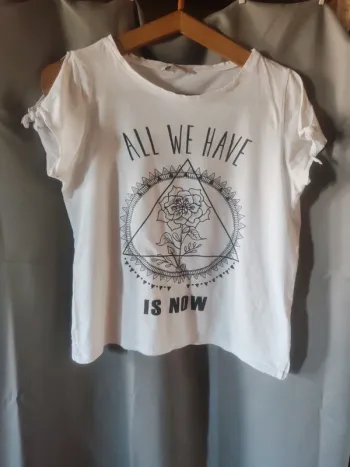 Tee shirt épaules découvertes