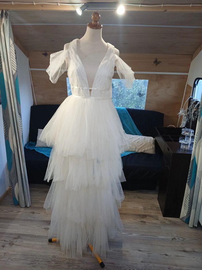 robe chic ou robe de mariée ou déguisement neuve