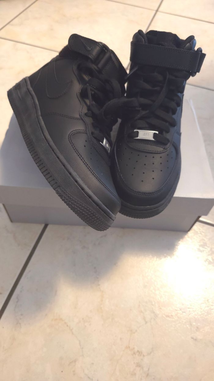 (Neuves non portées) 🏷🥰😍 superbes  baskets NIKE  AIR FORCE ONE Pointure 37.5 unisex 😍🥰 - photo numéro 6