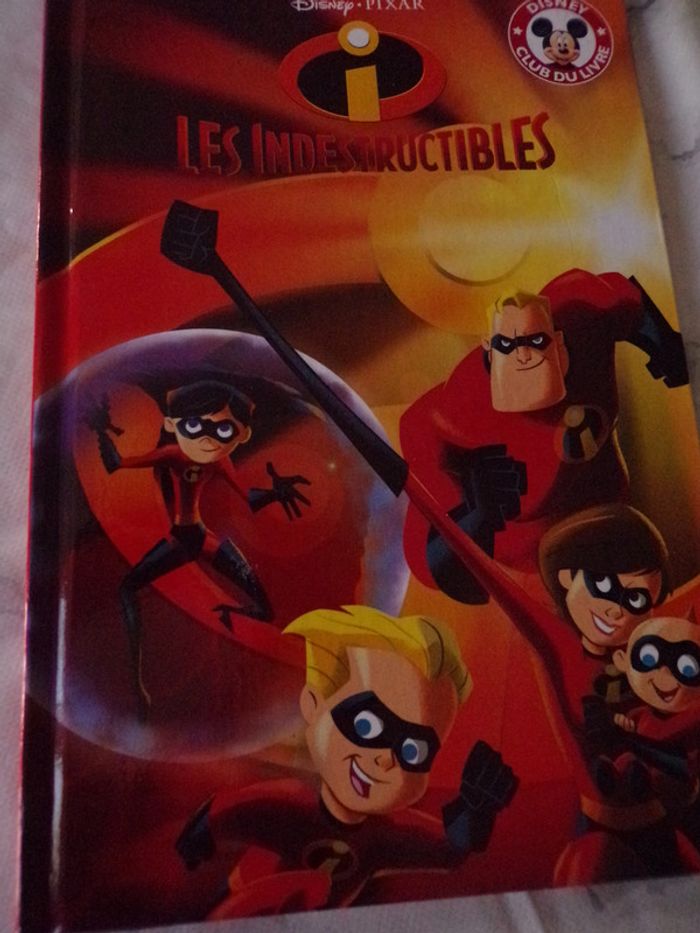 Livre  Les Indestructibles club du livre Disney