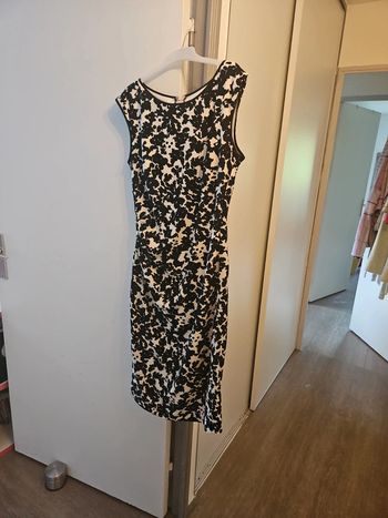 Robe noire et blanche
