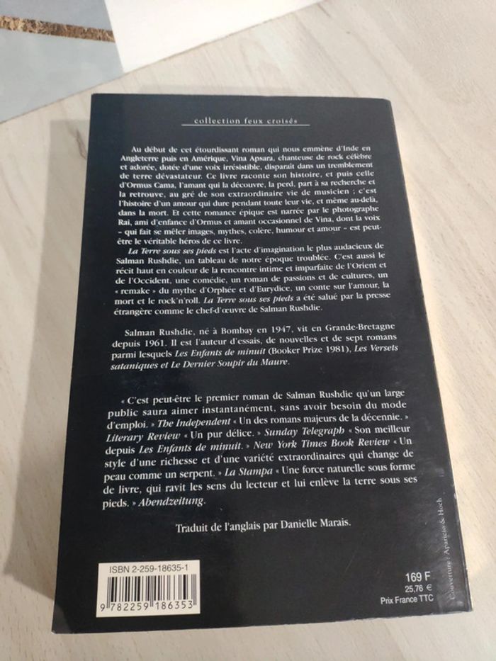Livre grand format La terre sous ses pieds Salman Rushdie - photo numéro 3