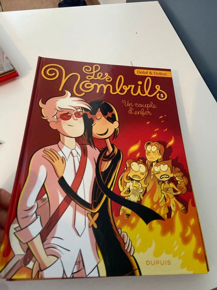 Lot de 5 livres bd les nombrils - photo numéro 2