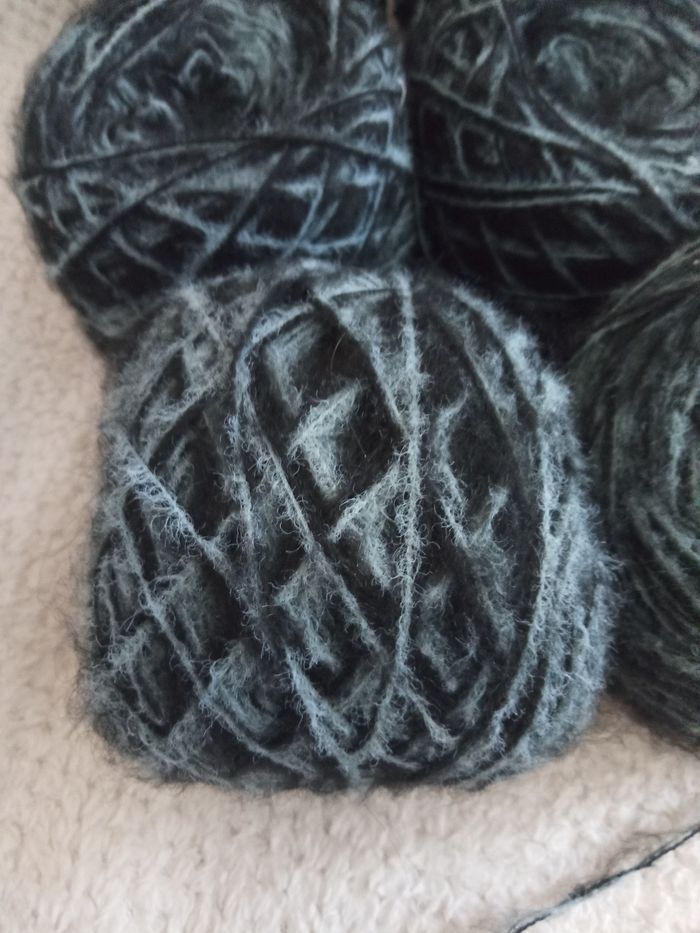 Lot de 6 Pelotes Fantaisies Tons Noirs et Bleu Clair (400g) - photo numéro 3