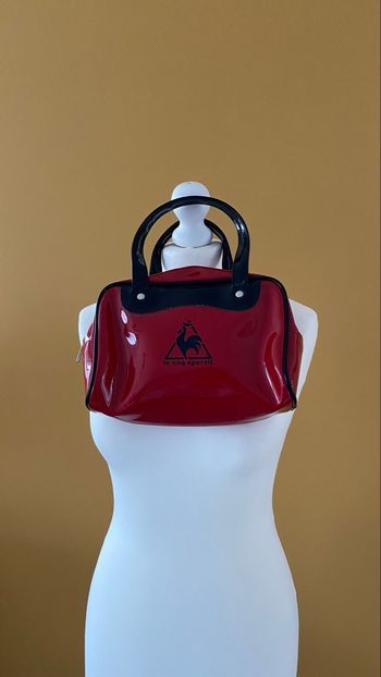 Petit sac à main rouge vernis