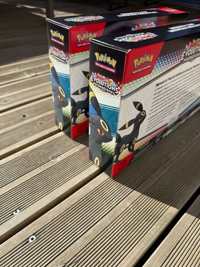 Lot de 2 coffrets Pokémon collection premium avec figurine ev8.5 Évolutions Prismatiques - photo numéro 4