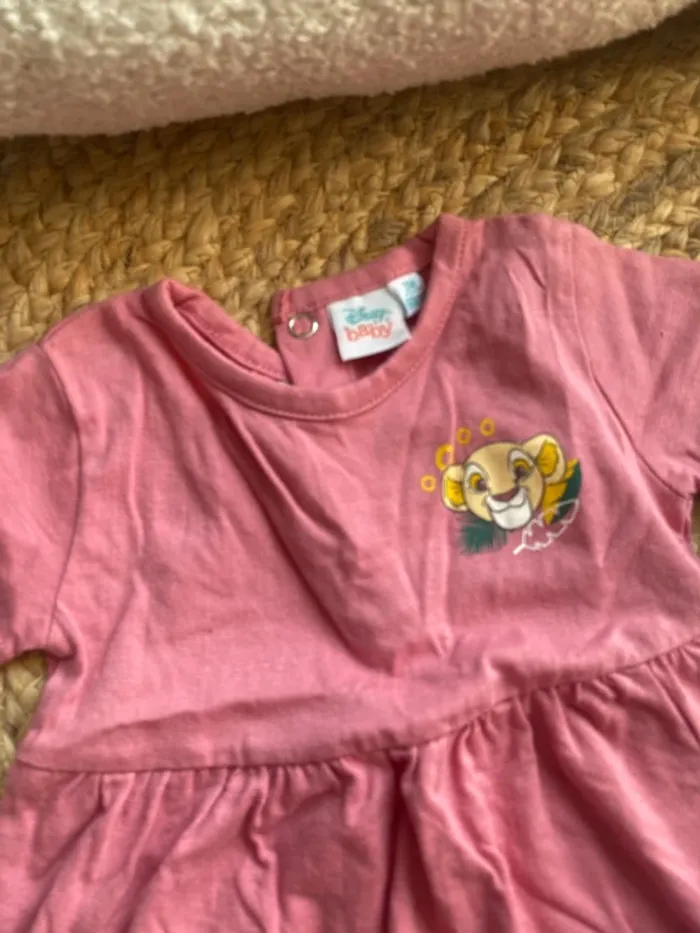 Lot Disney robe et 3 bodies - photo numéro 2
