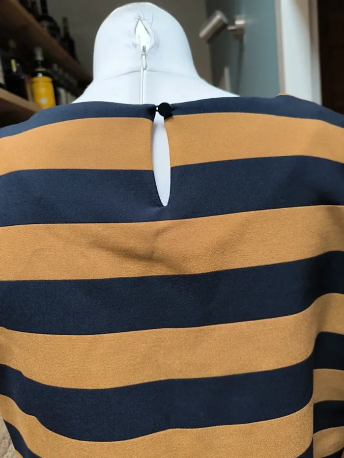 T-shirt à rayures bleu marine et marron marque 123 taille 42 - photo numéro 4