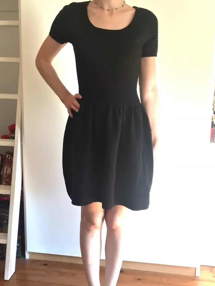 Robe noire Miss United taille 34/36 - photo numéro 2