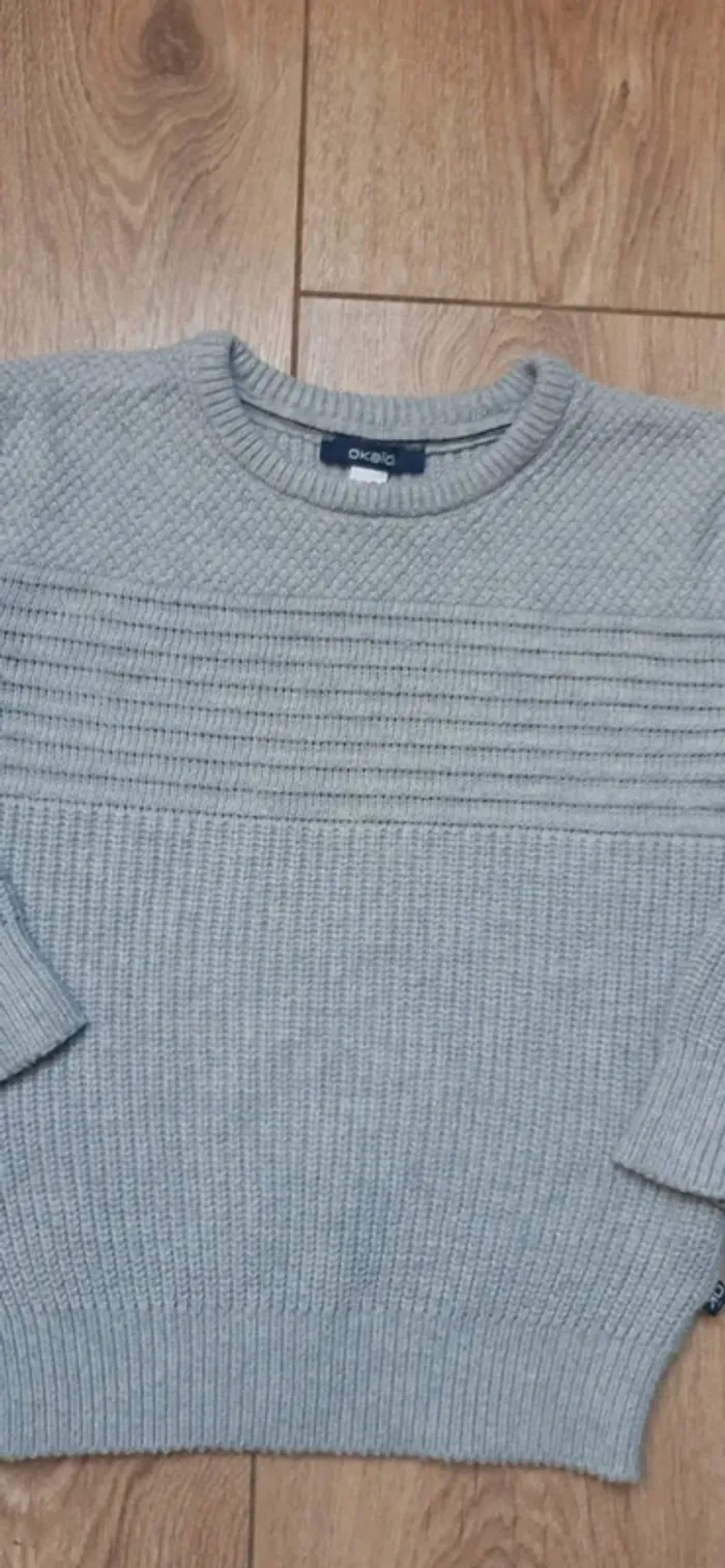 Pull okaidi col rond gris 4 ans en parfait état - photo numéro 2