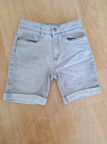 Short en jean gris taille 7 ans