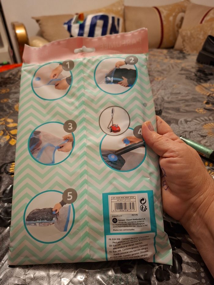 Housse de rangement parfumer sous vide taille 70 sur 100 cm neuve prix 4 euro - photo numéro 2