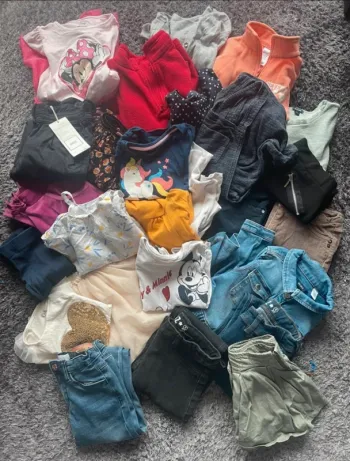 ÉNORME LOT FILLE 4-5 ANS - 25+ PIÈCES (ORCHESTRA, DISNEY...)