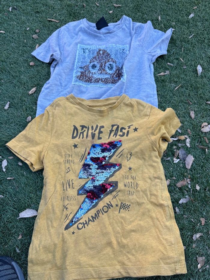 2 tee shirts sequin en 8 ans