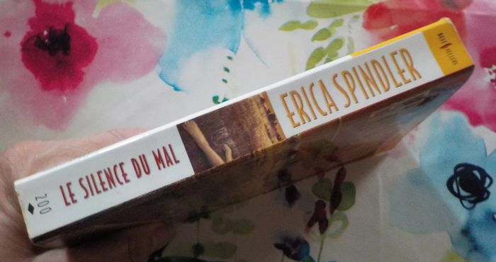 Le silence du mal de Erica Spindler Harlequin Best Sellers n°200 - photo numéro 3