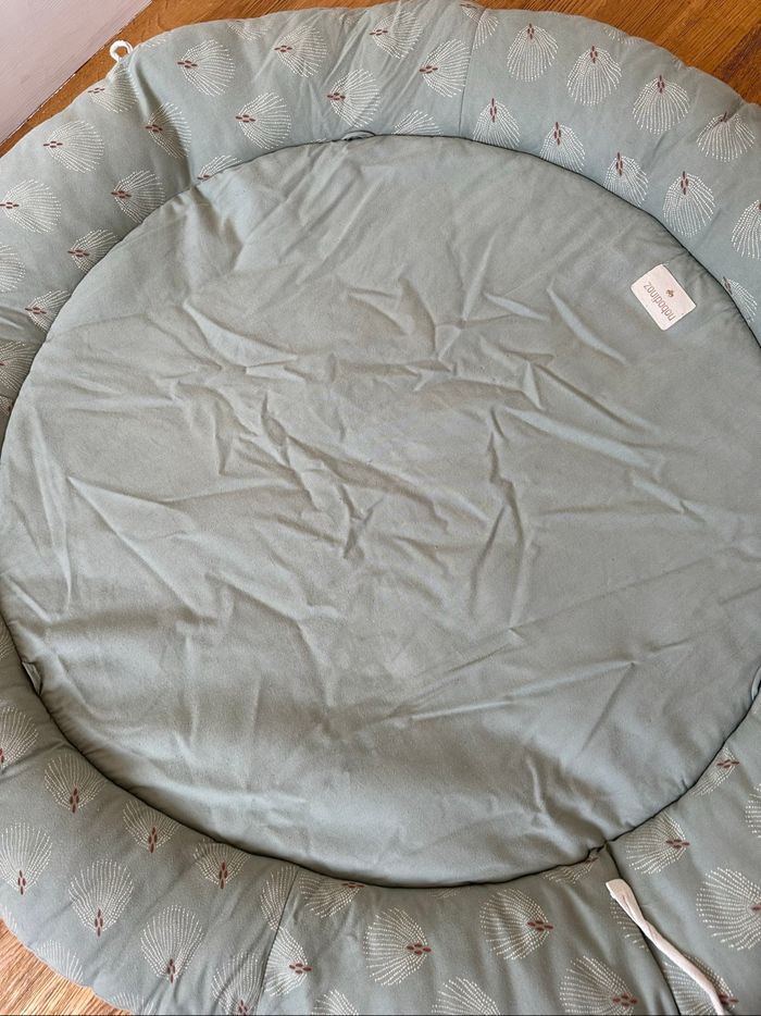 Tapis de jeu sensoriel rond Nobodinoz - Vert sauge 🌿 - photo numéro 4