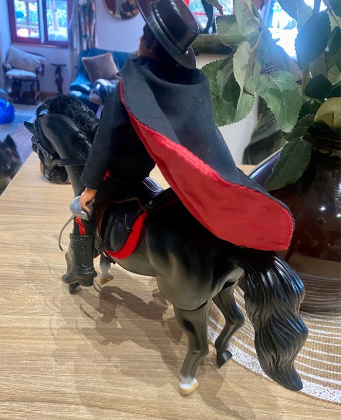 Zorro et son cheval Tornado qui henni - photo numéro 2