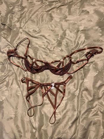 sexy satinée – Style harnais – Couleur chocolat/cuivré