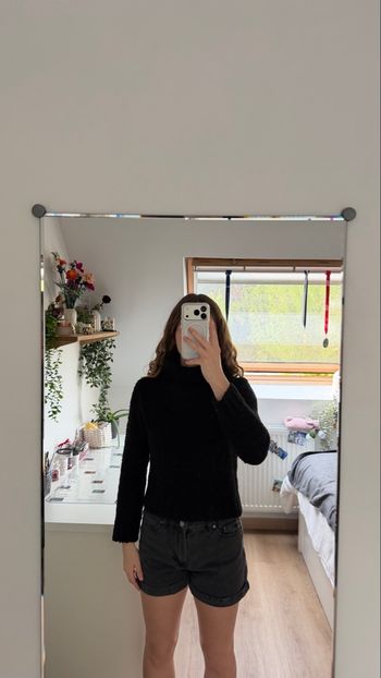 Pull noir col roulé